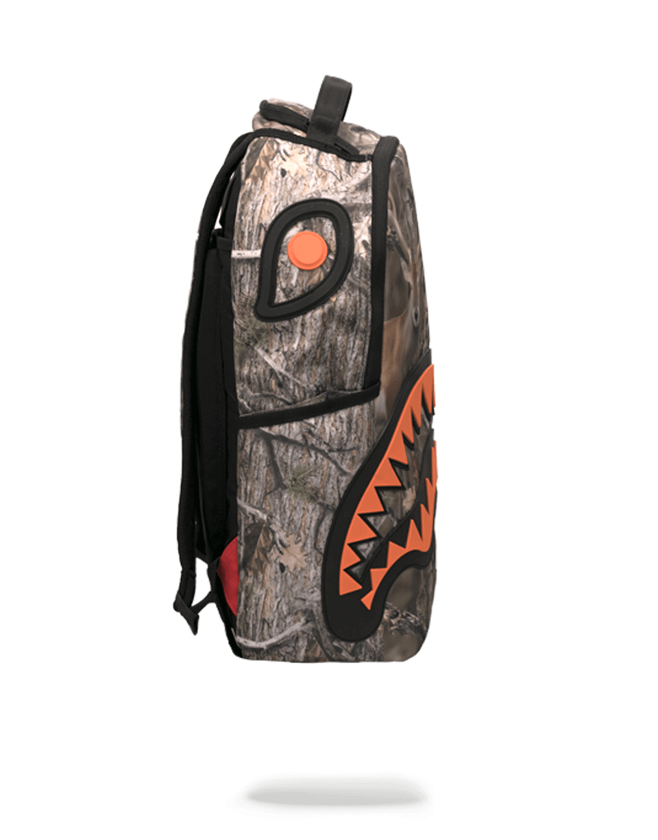 WILD LIFE HUNTER RUBBER SHARK BACKPACK