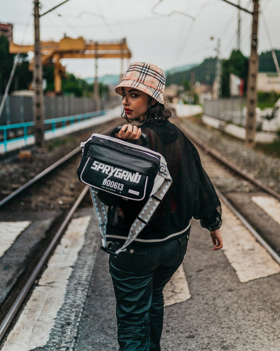 SWERVE CARGO CROSSBODY