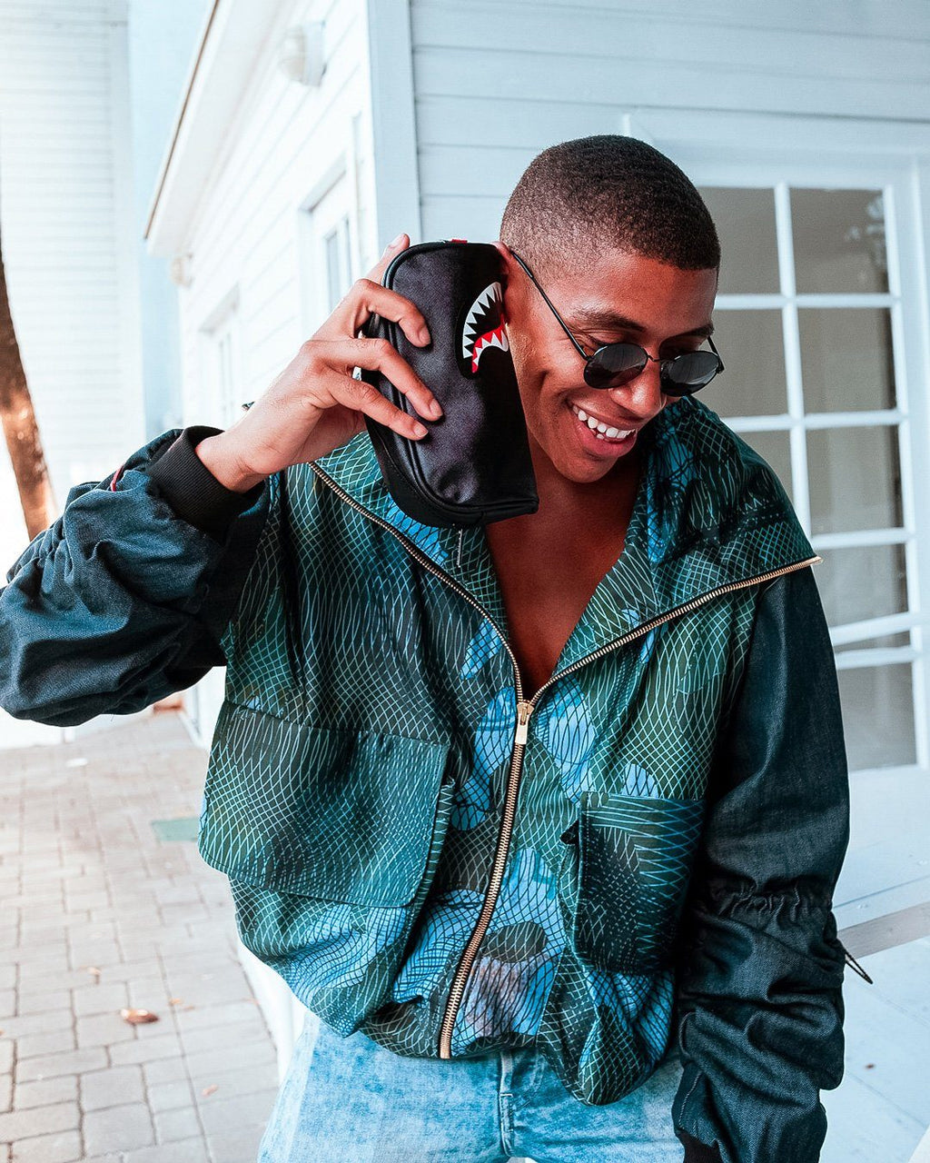 BLACK SHARK MOUTH POUCH