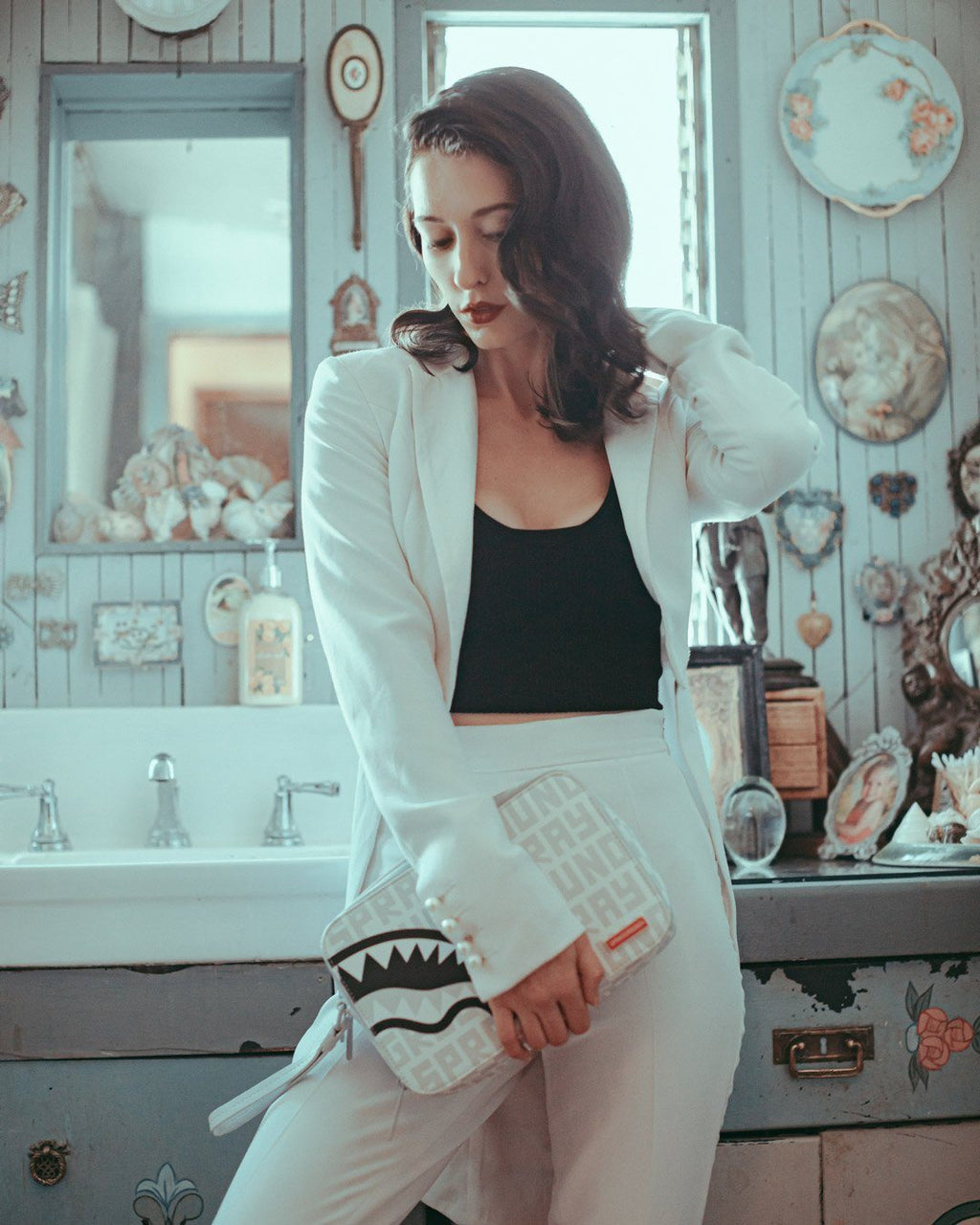 SPLIT THE CHECK (PEARL) TOILETRY BAG