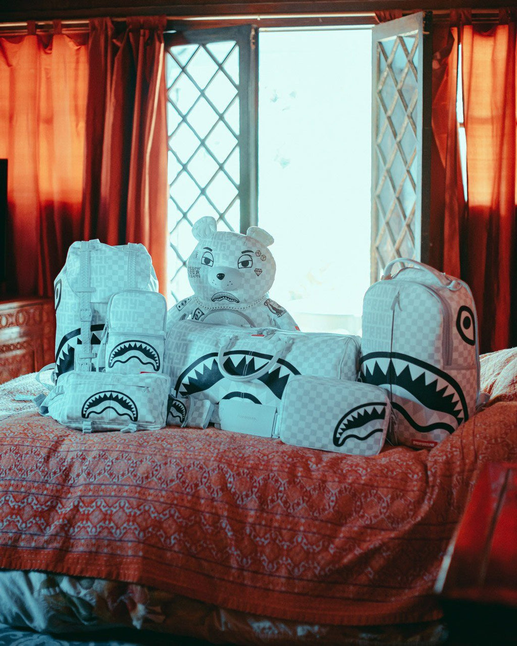 SPLIT THE CHECK (PEARL) TOILETRY BAG