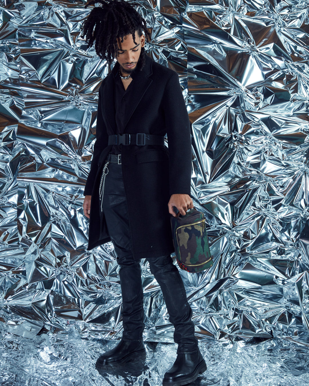 THE PARADOXX SHARK TOILETRY BAG