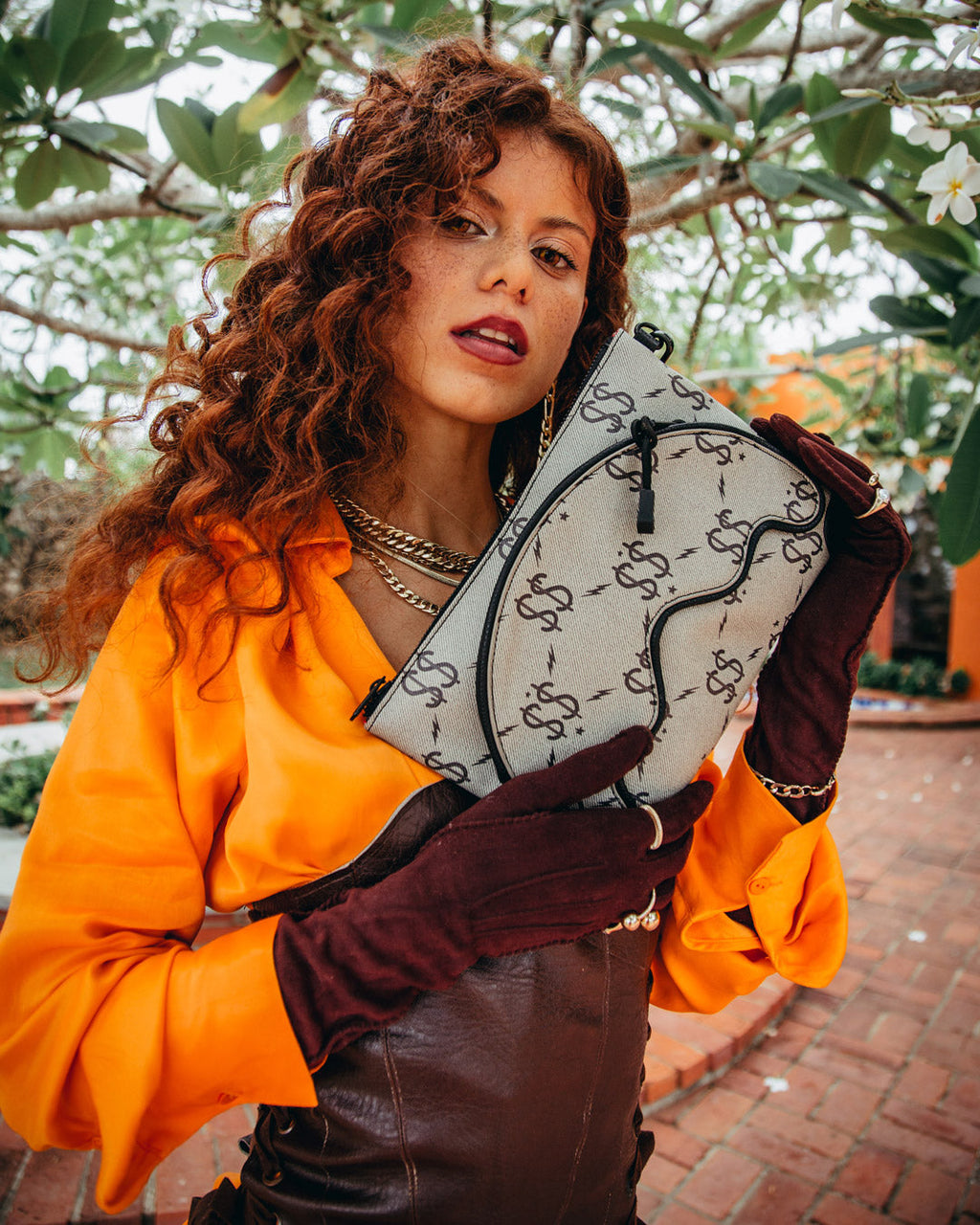 THE GETAWAY CROSSOVER CLUTCH