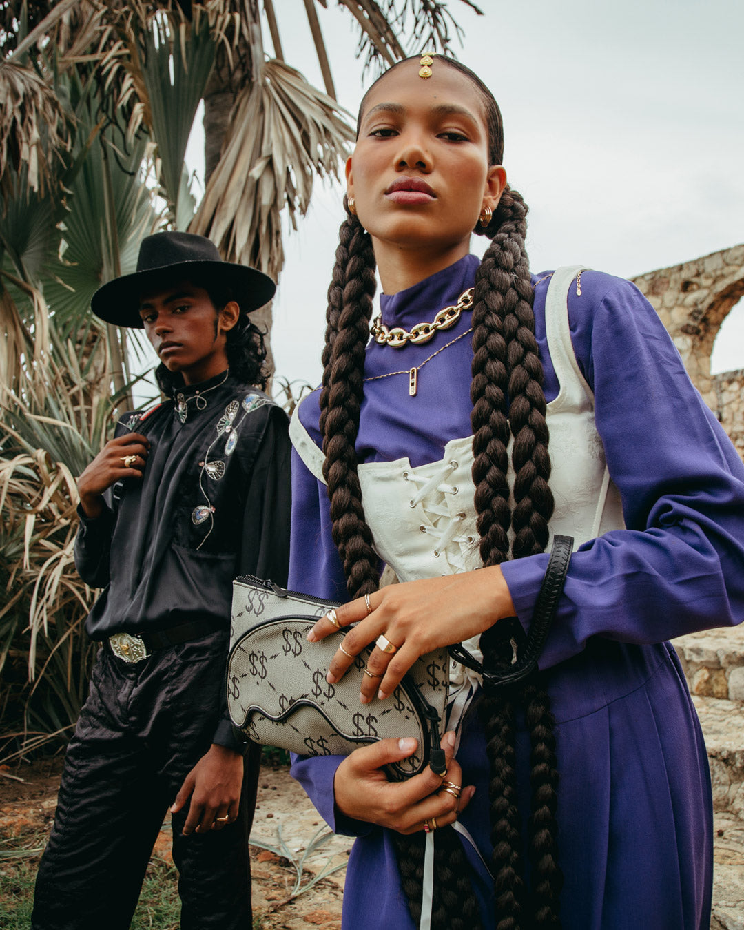 THE GETAWAY CROSSOVER CLUTCH