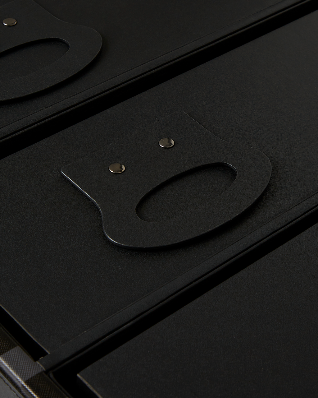 VANQUISH II WARDROBE TRUNK