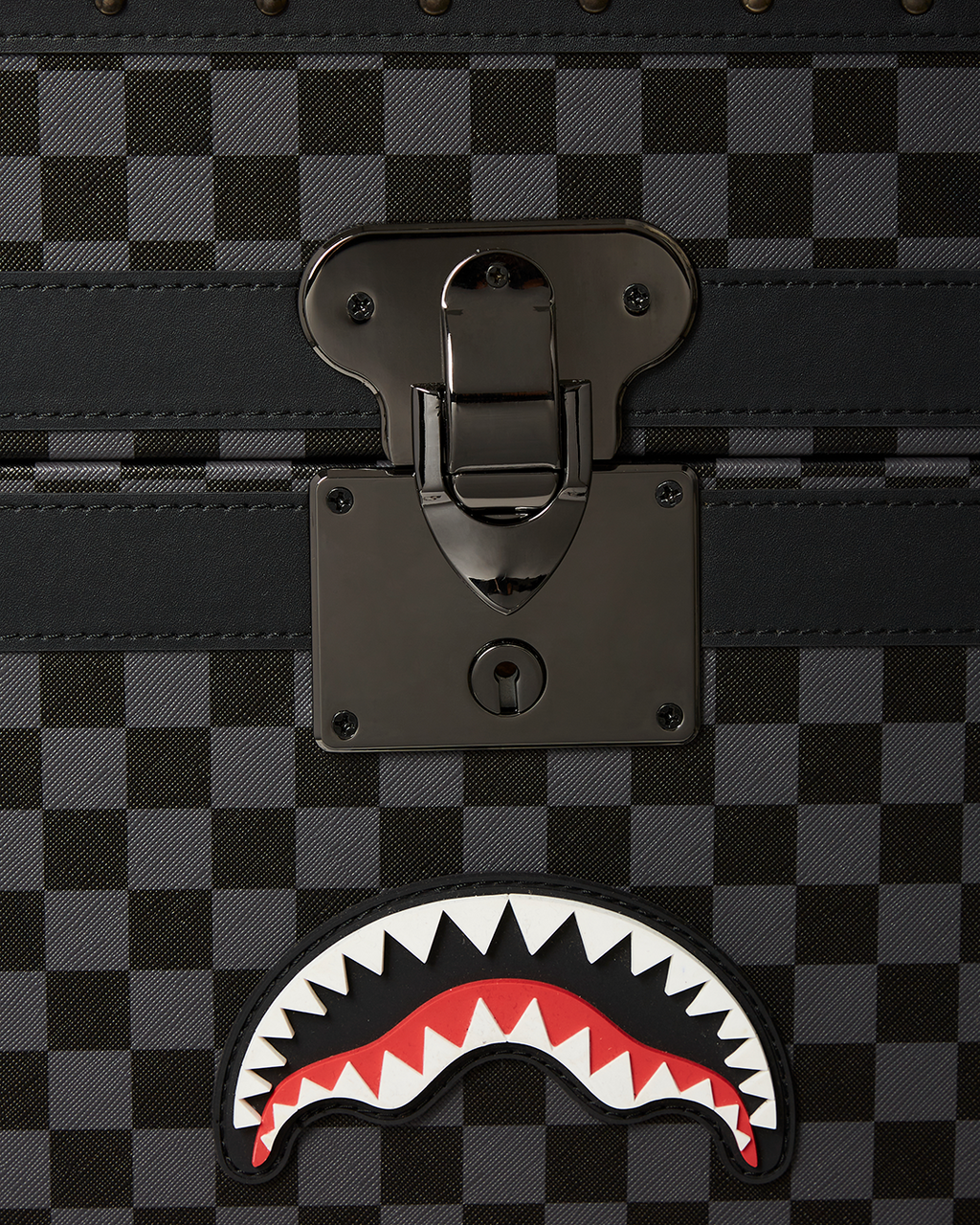 VANQUISH II WARDROBE TRUNK