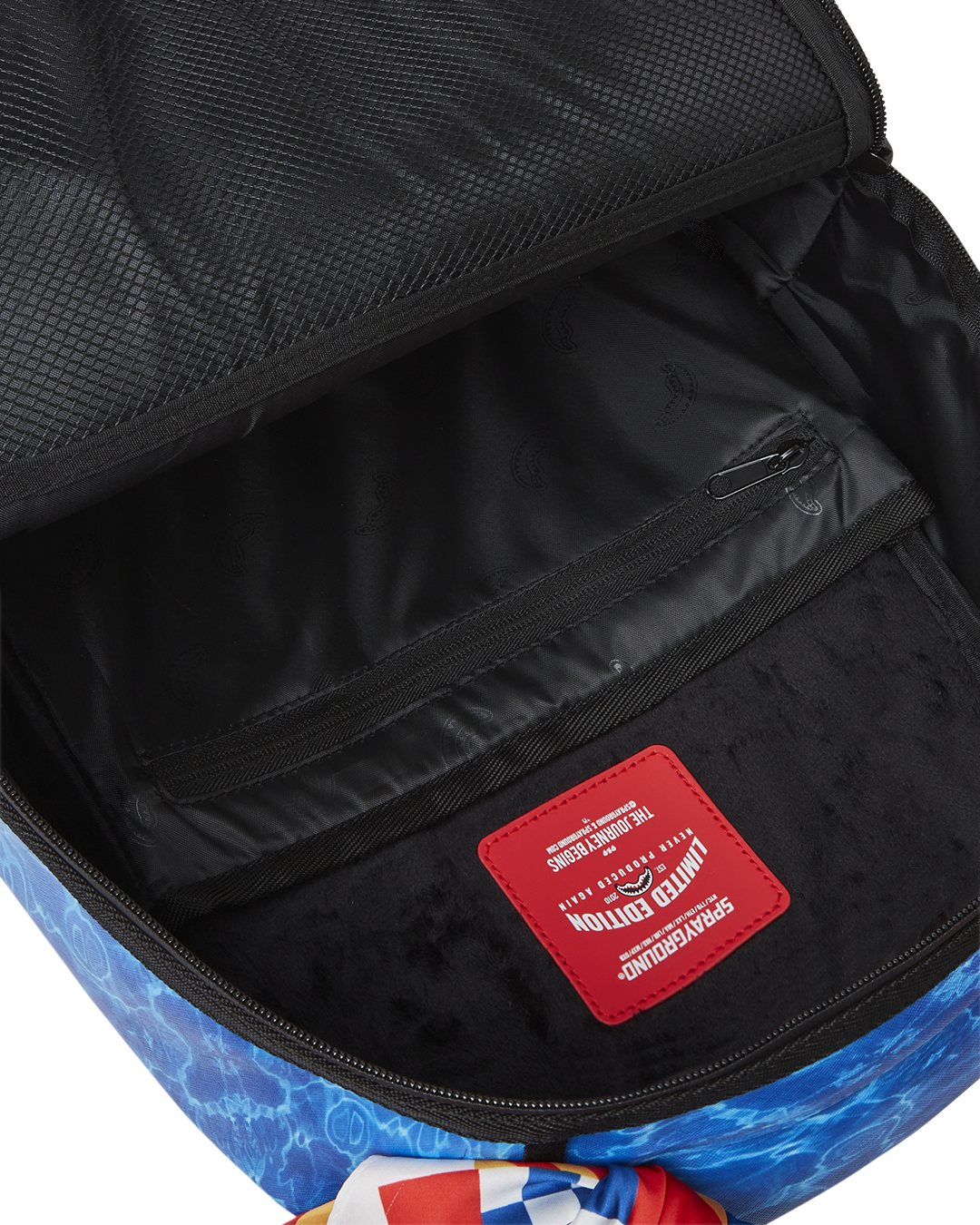 DEEPSEA ESCAPE BACKPACK W/REMOVABLE SCARF