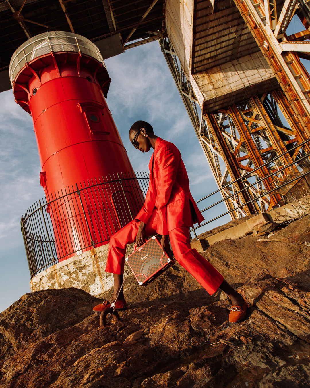 TAKEOVER THE THRONE ATTACHÉ HANDCUFF BRIEFCASE