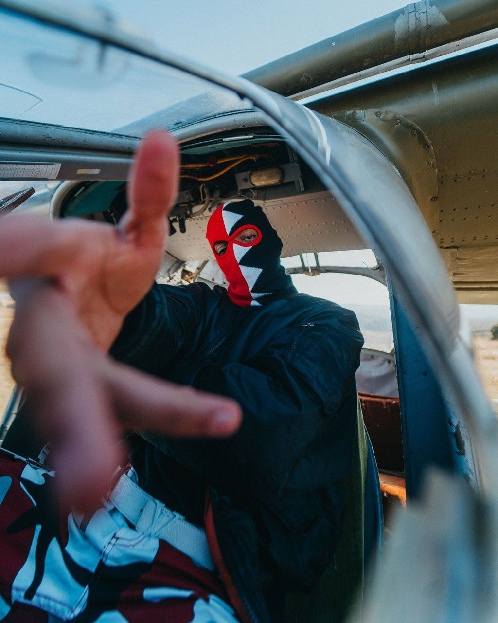 VERTICAL SHARK SKI MASK